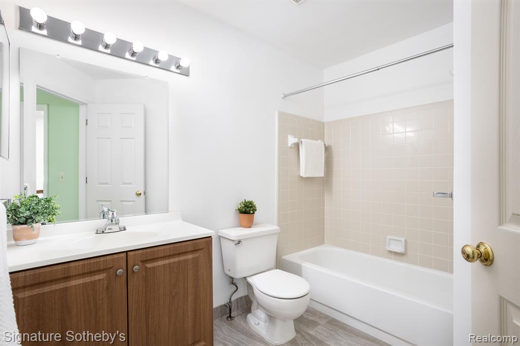 9410 Westwind Drive, Livonia, MI 48150 — Photo 33