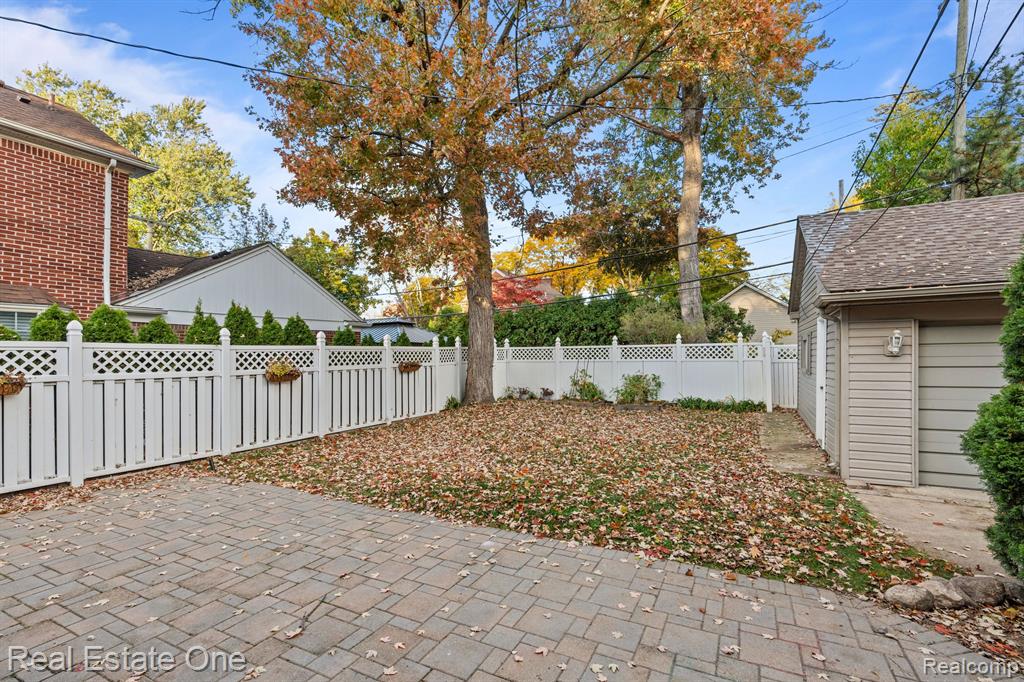 819 S HIGHLAND Street, Dearborn, MI 48124 — Photo 38