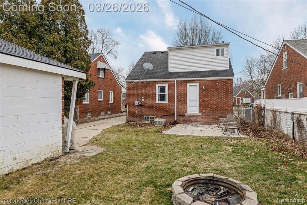 20631 Lochmoor Street, Harper Woods, MI 48225 — Photo 33