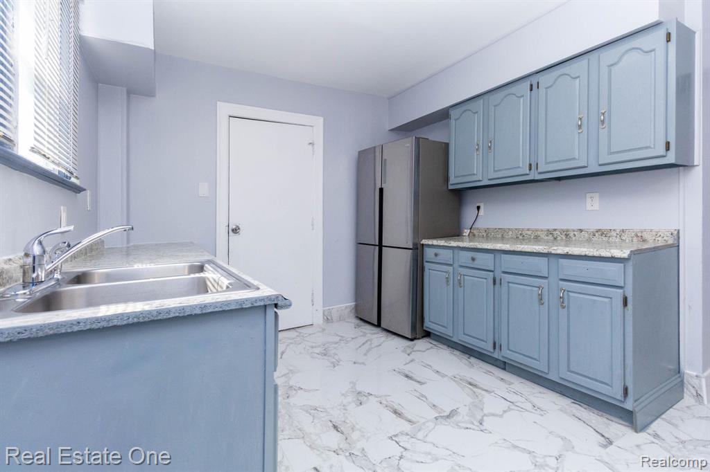 12568 Wilshire Drive, Detroit, MI 48213 — Photo 12