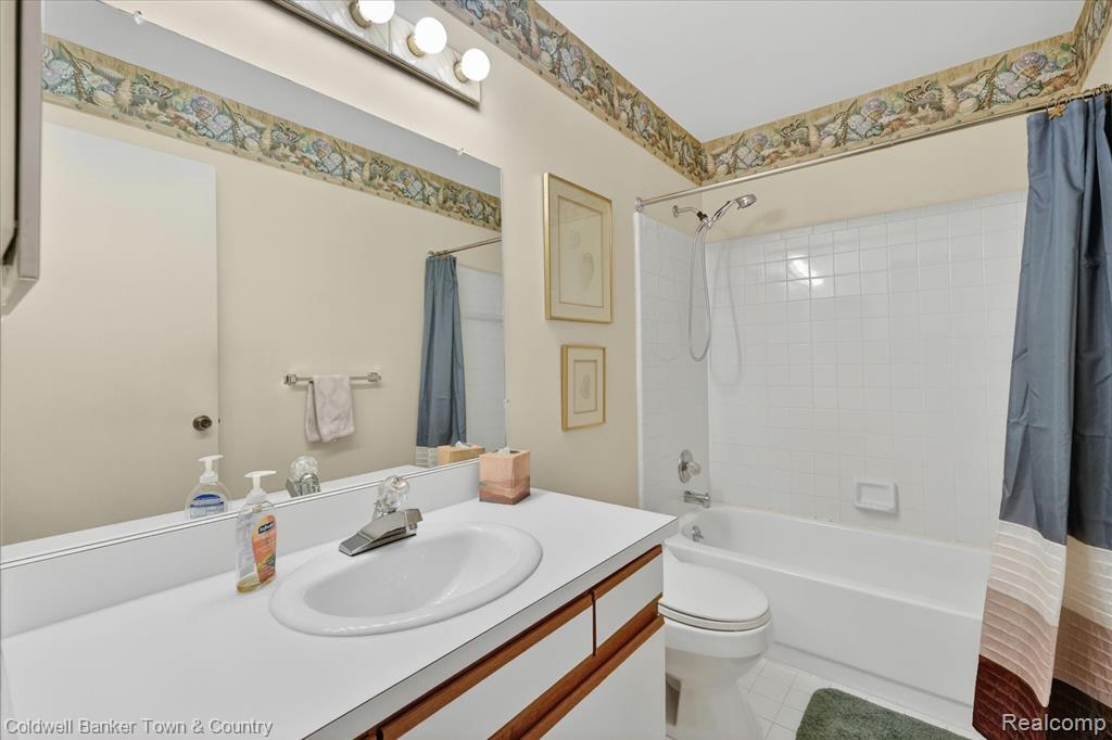 6172 Westbrooke Drive, West Bloomfield, MI — Photo 21