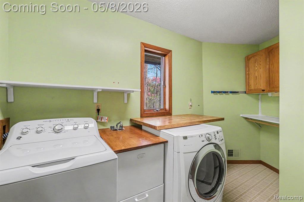 9277 Graytrax Road, Grand Blanc, MI 48439 — Photo 16