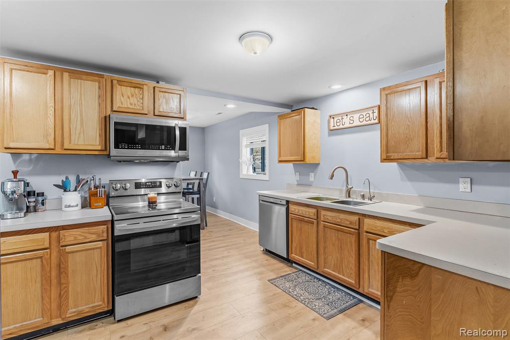 5710 Lake Grove Drive, White Lake, MI 48383 — Photo 12