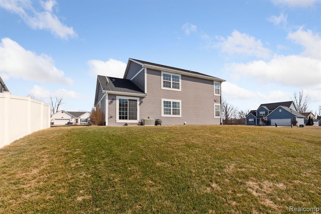 8585 ASHLAND, Freeland, MI 48623 — Photo 32