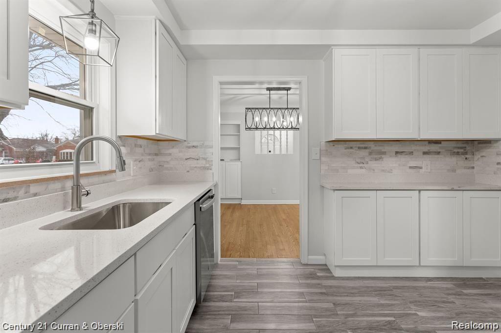 7296 KINGSBURY STREET, Dearborn Heights, MI 48127 — Photo 8
