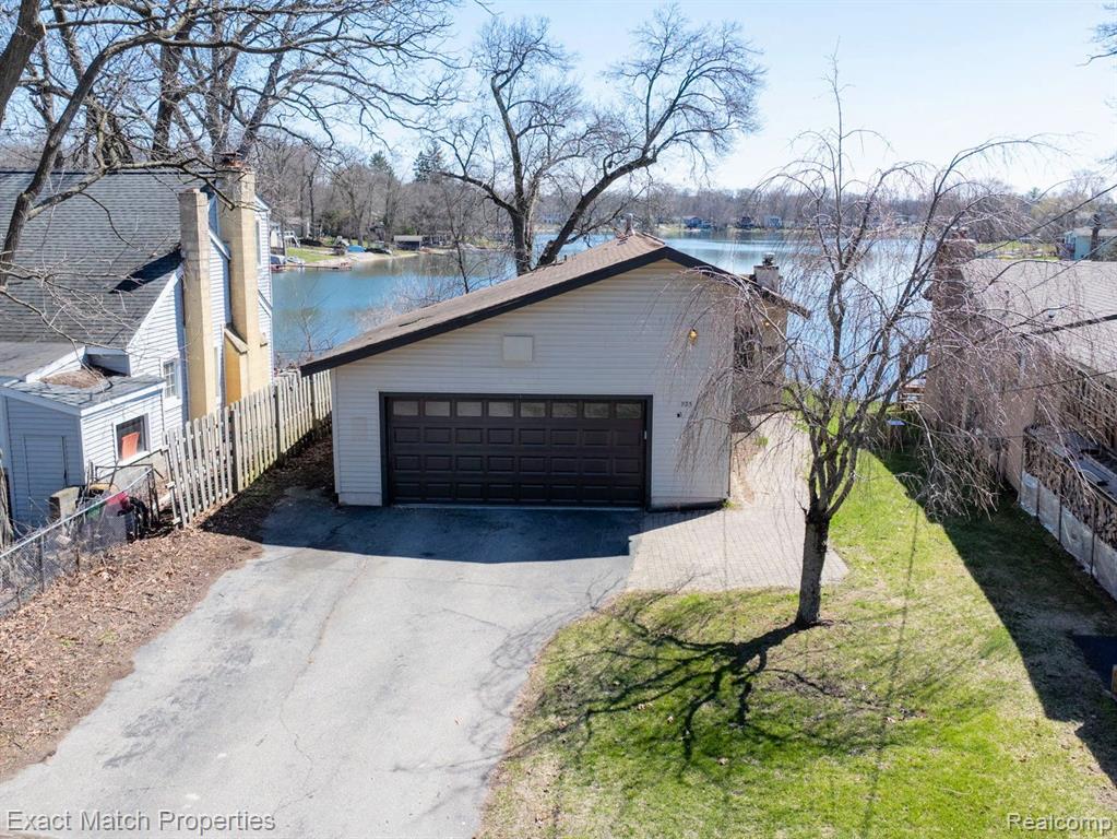 925 MALLOCK Road, White Lake, MI — Photo 5