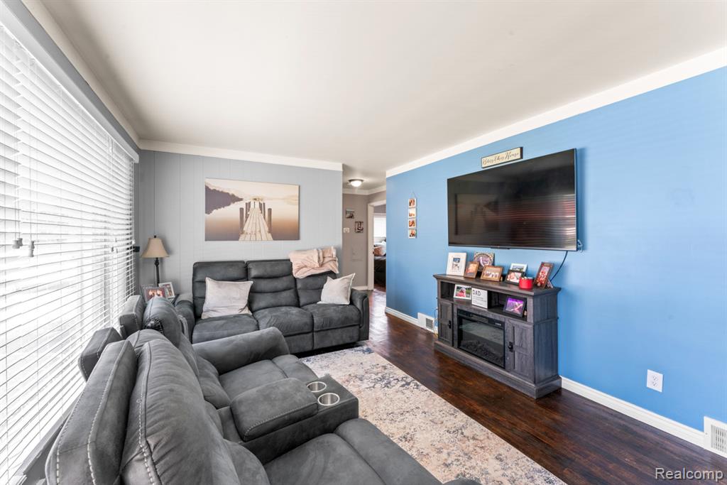 6647 Deering Street, Garden City, MI — Photo 13