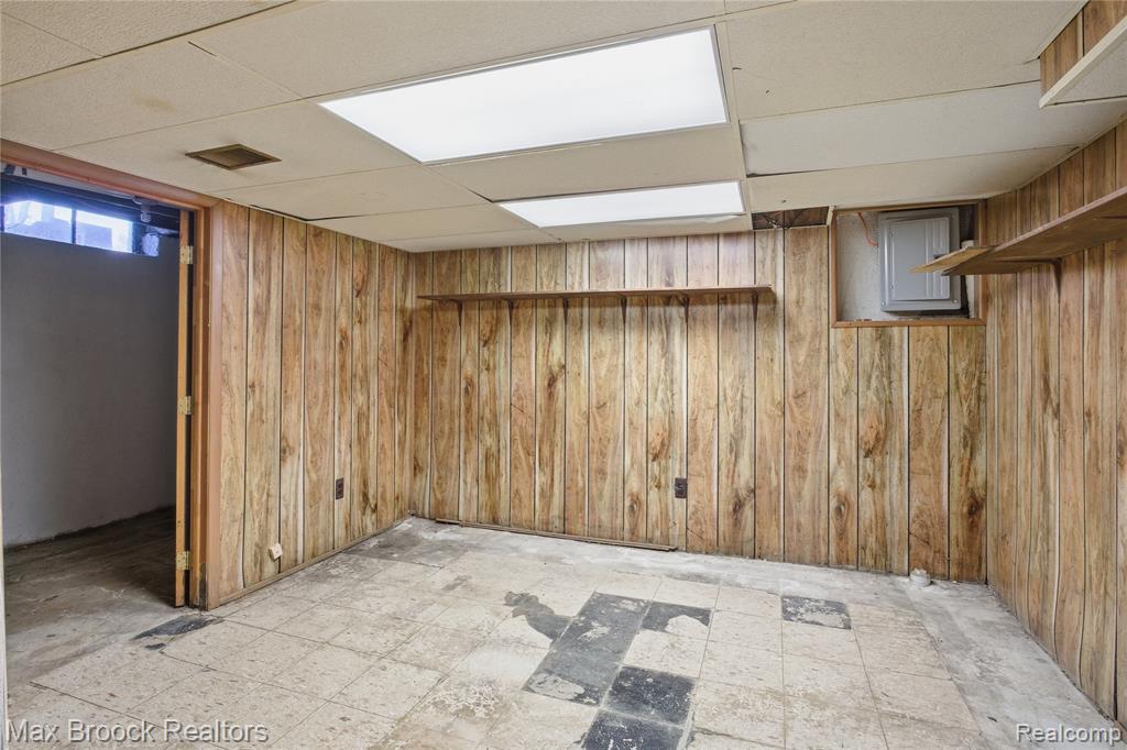 8759 Calvert Drive, Sterling Heights, MI 48312 — Photo 23
