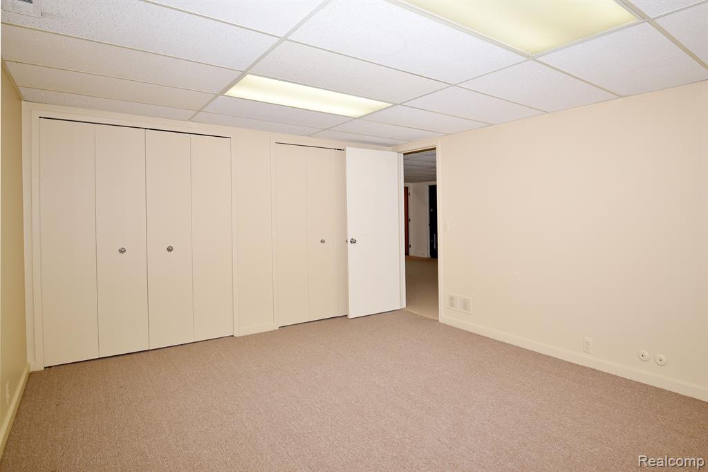5132 WOODLANDS Lane, Bloomfield Hills, MI 48302 — Photo 30