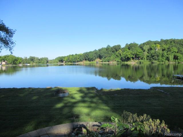 4870 LAKEVIEW Boulevard, Clarkston, MI 48348 — Photo 2