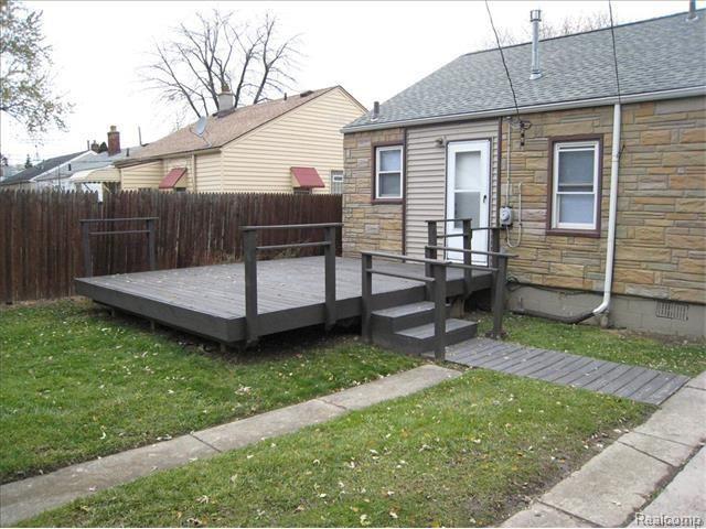 18556 KENOSHA Street, Harper Woods, MI 48225 — Photo 7