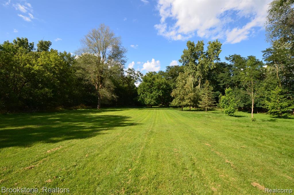 10083 HEGEL Road, Goodrich Vlg, MI — Photo 13