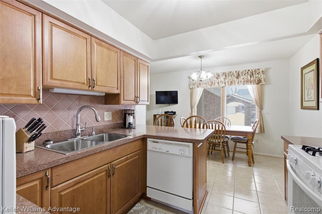 3164 Woods Circle, Detroit, MI 48207 — Photo 6