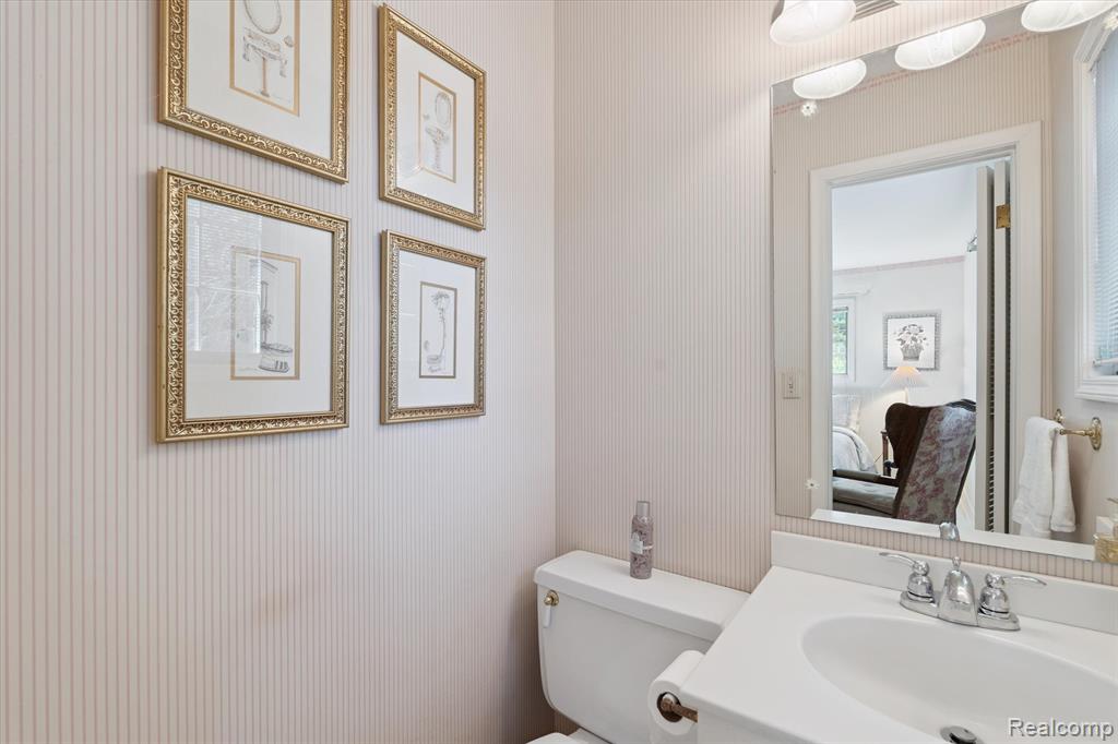 915 E River Road, Flushing, MI 48433 — Photo 29