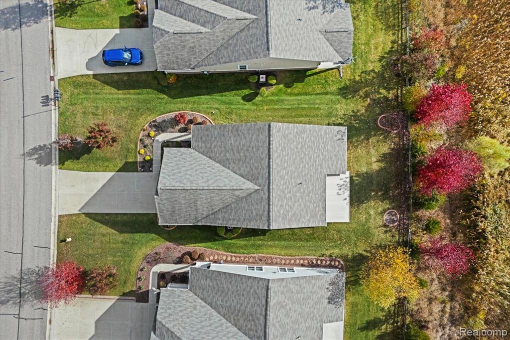 24338 Walloon Way, Brownstown, MI 48134 — Photo 38