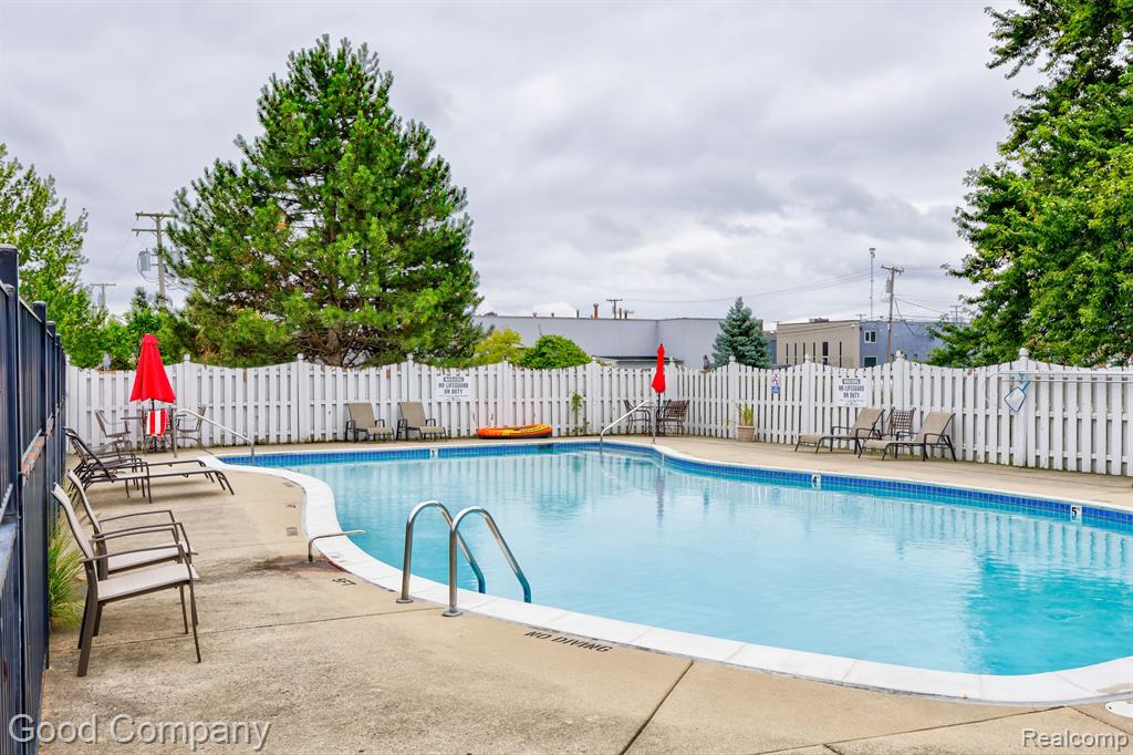 2445 TORQUAY Avenue, 203, Royal Oak, MI 48073 — Photo 33