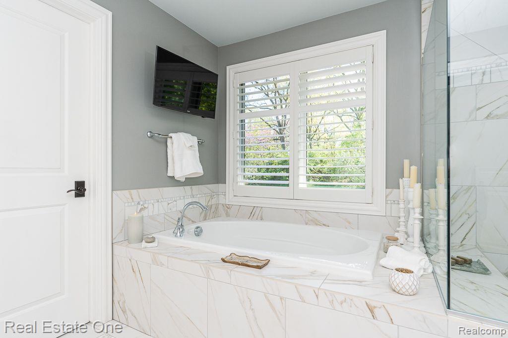 611 Wellington Circle, Rochester Hills, MI 48309 — Photo 56