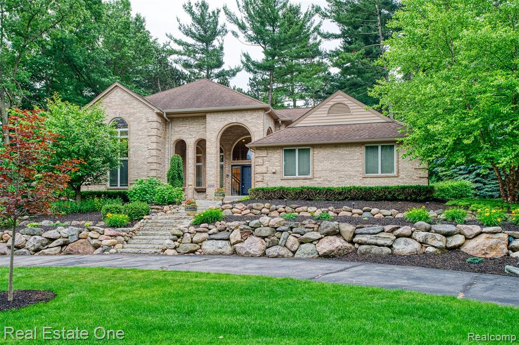 5258 Hidden Pines Drive, Brighton, MI 48116 — Photo 2