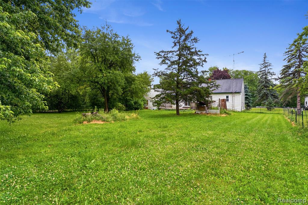 5121 Lippincott Boulevard, Burton, MI 48519 — Photo 27