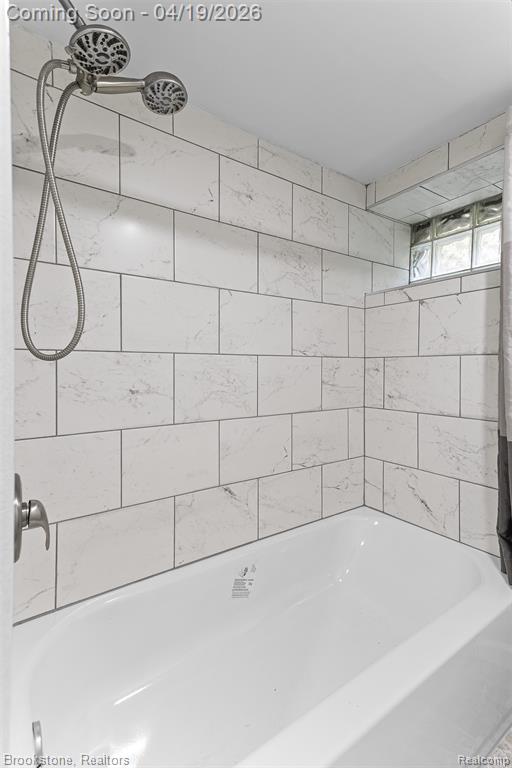 719 W 12 Mile Road, Royal Oak, MI 48073 — Photo 29