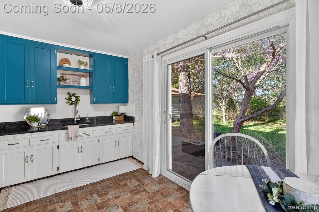 224 S Josephine Avenue, Pontiac, MI 48341 — Photo 11