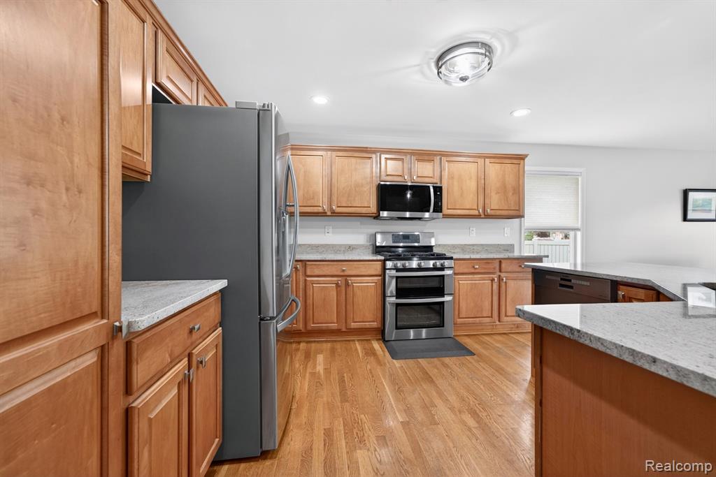 25820 Timber Creek Lane, Flat Rock, MI 48134 — Photo 8