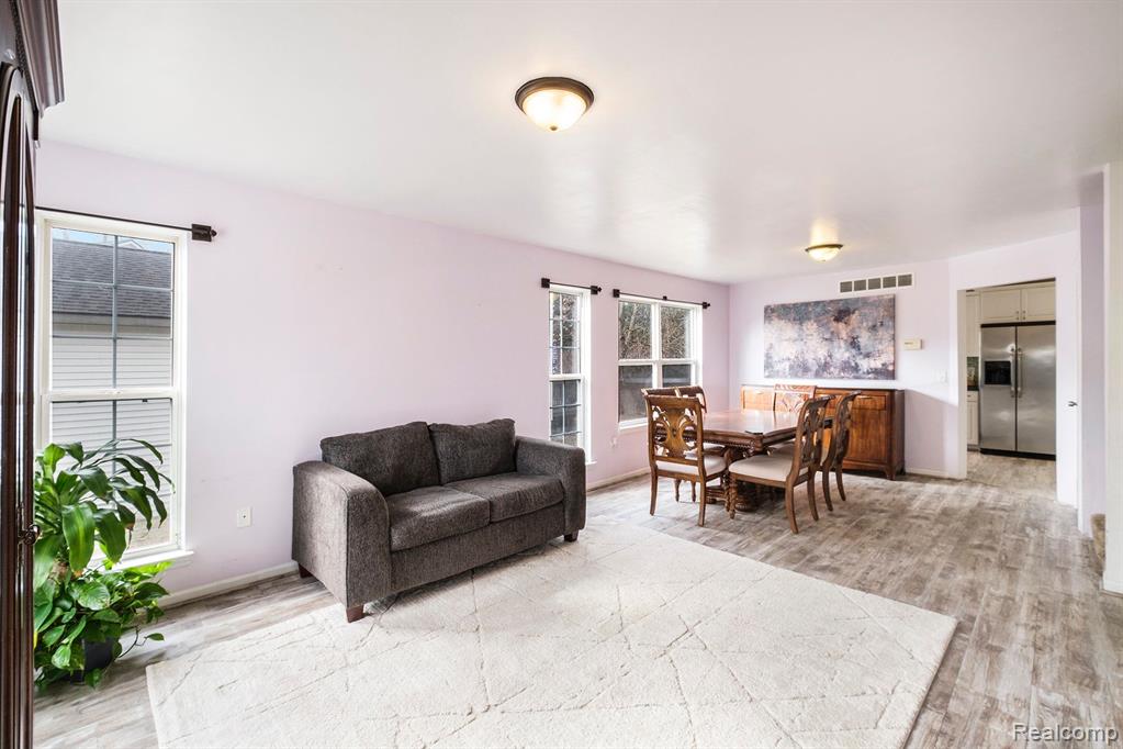 611 HERITAGE Circle, Fenton, MI 48430 — Photo 3