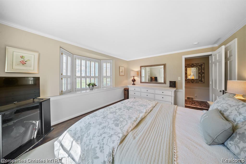 6050 W Surrey Road, Bloomfield Hills, MI 48301 — Photo 8