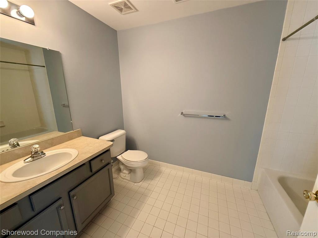 45736 Warwick Drive, Macomb, MI 48044 — Photo 15