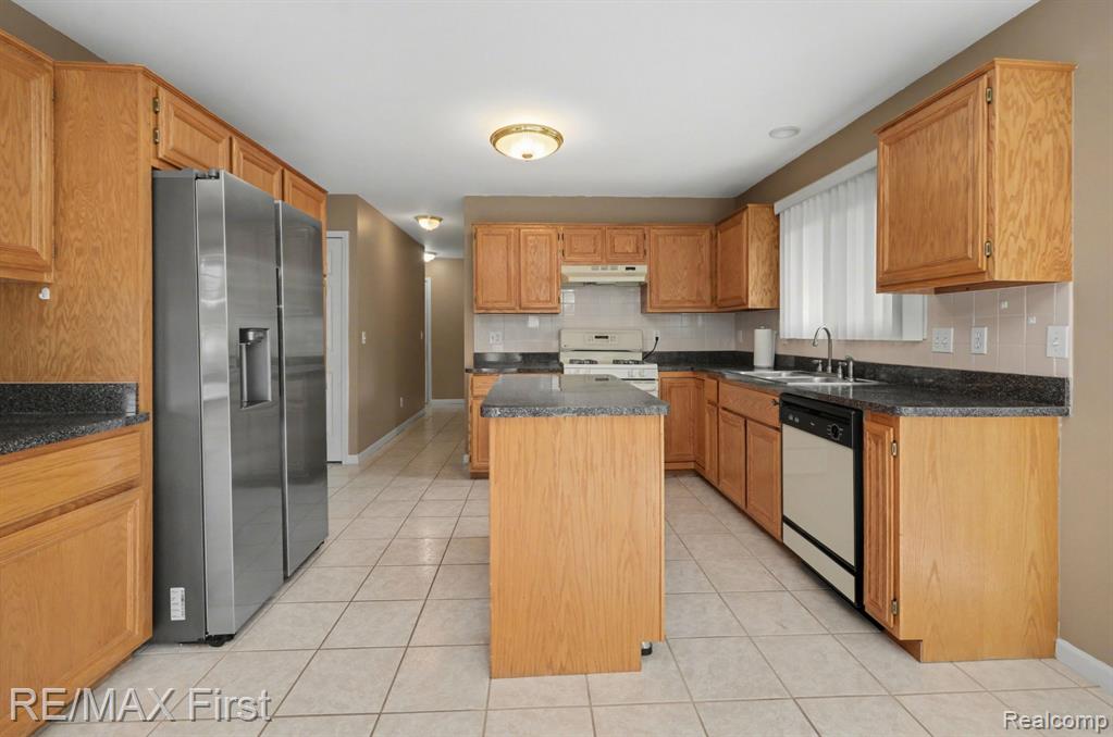 47985 Fox Chase Court, Shelby Twp, MI 48315 — Photo 6