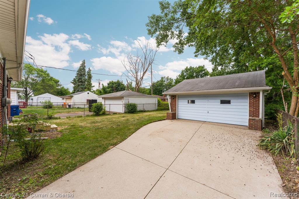 9077 Riverview Avenue, Redford, MI 48239 — Photo 36