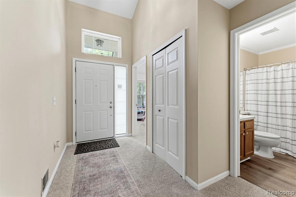 5487 Greenway Drive, 82, Trenton, MI 48183 — Photo 3