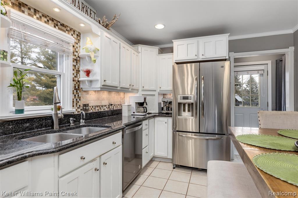 625 Driftwood Avenue, Rochester Hills, MI 48307 — Photo 12