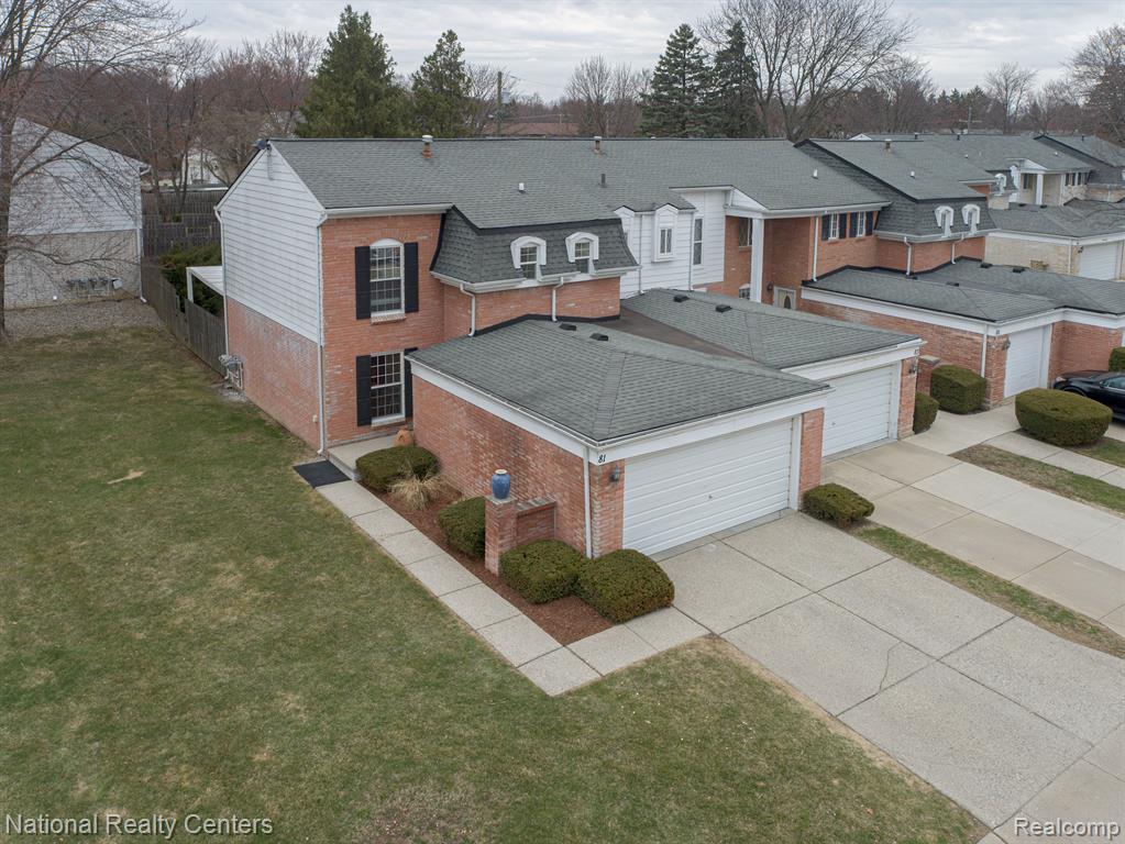 81 STRATFORD Lane, Rochester Hills, MI 48309 — front exterior
