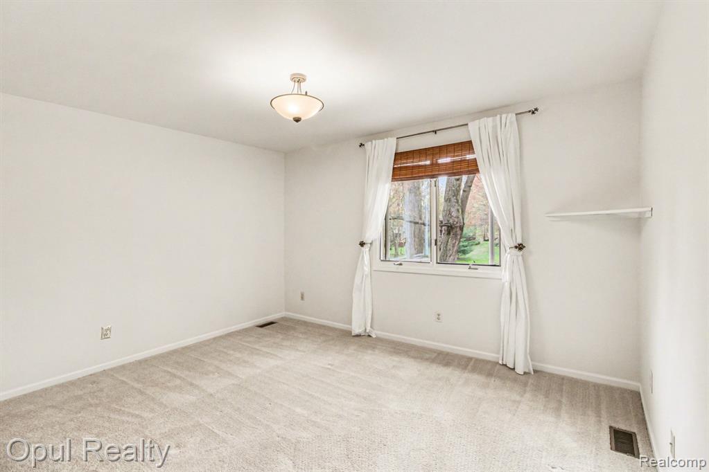 3575 Clark Circle, Commerce Twp, MI 48382 — Photo 36