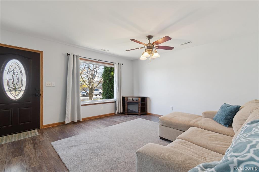 25898 Fairgrove Street, Woodhaven, MI 48183 — Photo 9