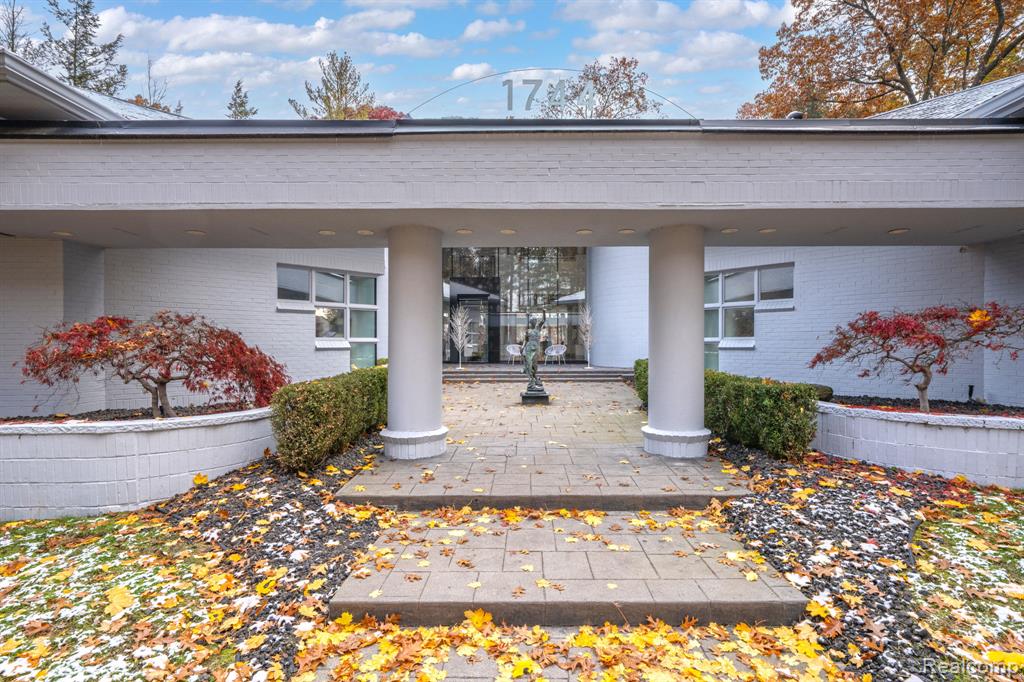 1744 Heron Ridge Drive, Bloomfield Hills, MI, 48302