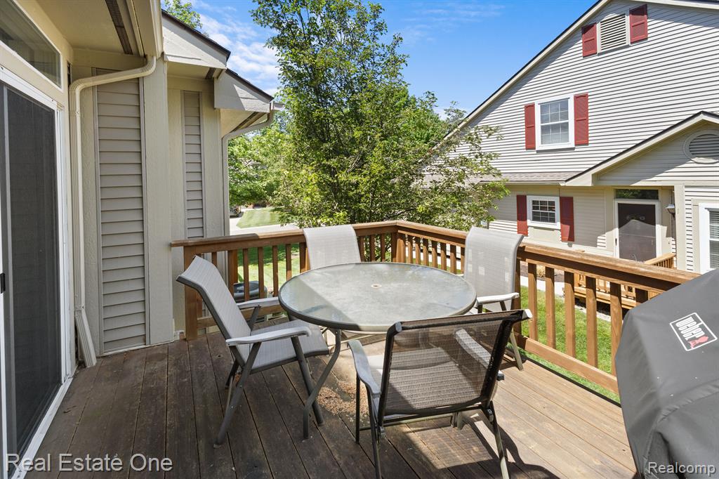 41694 MAGNOLIA Court, Novi, MI 48377 — Photo 26