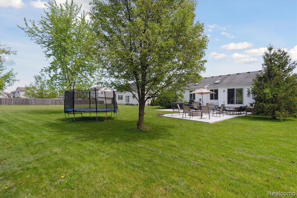 8072 LARK Lane, Grand Blanc, MI 48439 — Photo 49