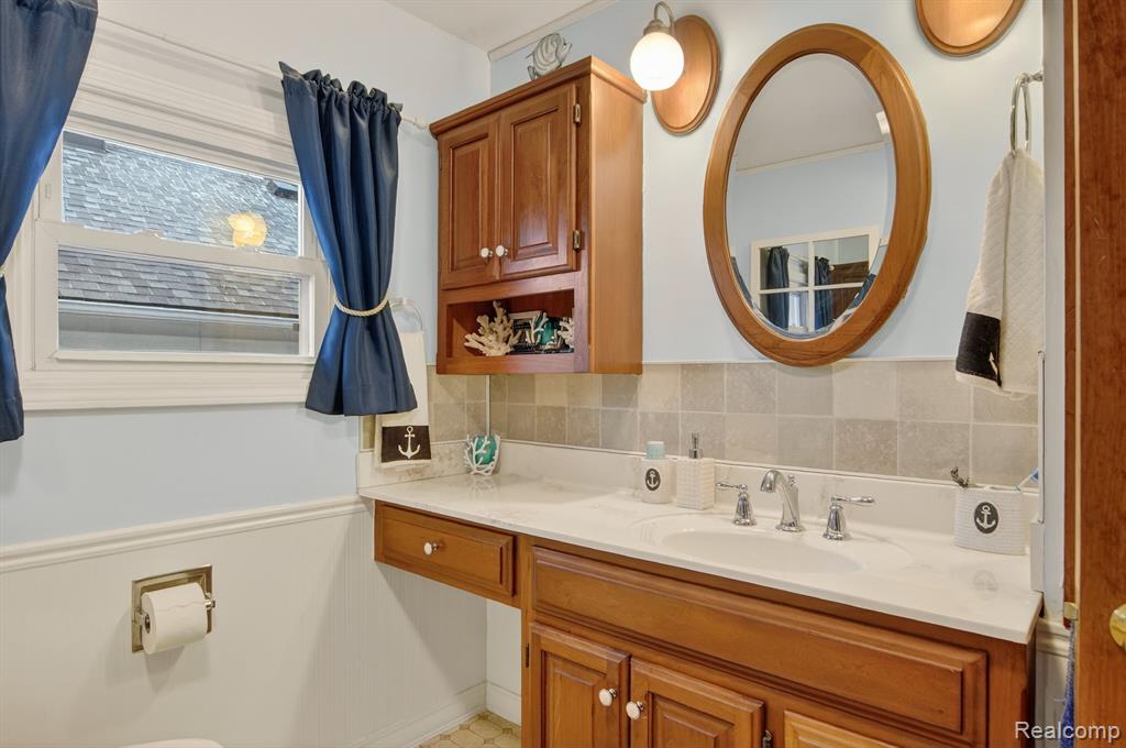 447 Maple Street, Wyandotte, MI 48192 — Photo 32