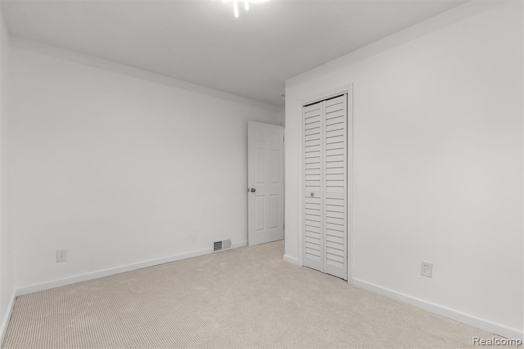 8895 Lenore Ave, Redford, MI 48239 — Photo 21