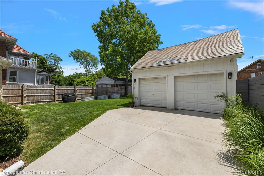 913 Chicago Boulevard, Detroit, MI 48202 — Photo 5