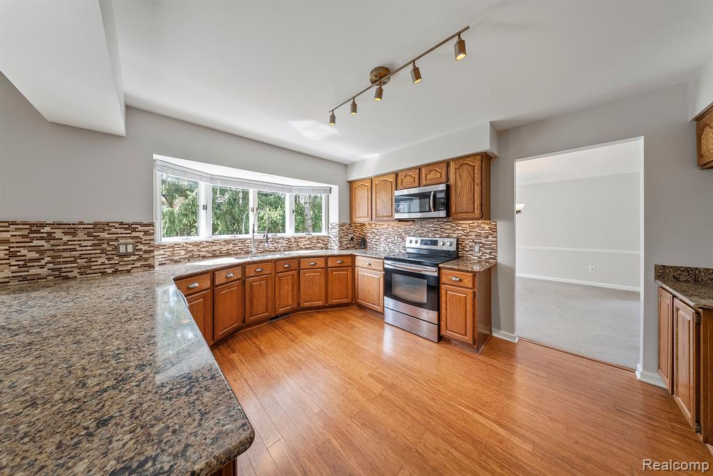 9415 Lakewood Drive, Grosse Ile, MI 48138 — Photo 11