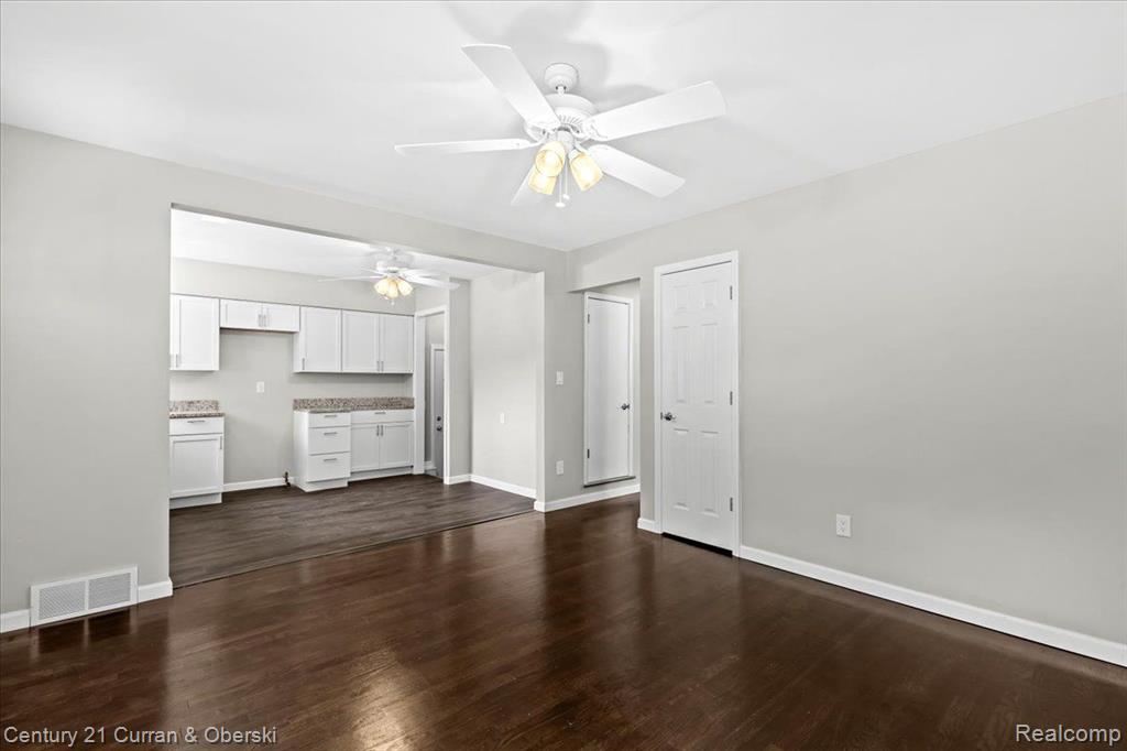4474 HARDING Street, Dearborn Heights, MI 48125 — Photo 9