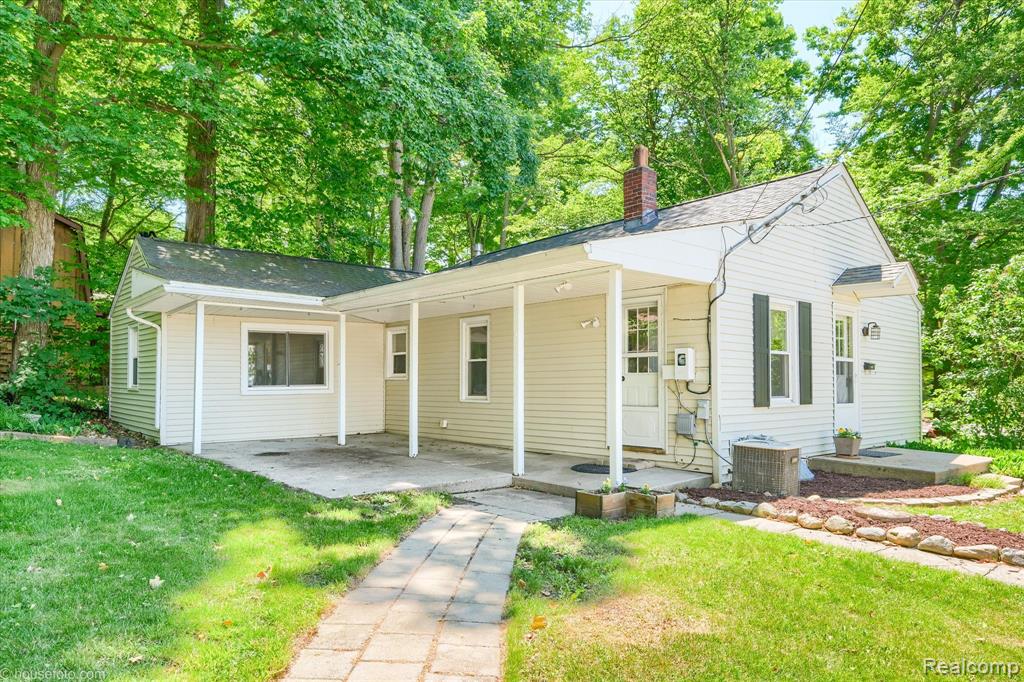 580 N Almont Avenue, Imlay City, MI 48444 — Photo 3