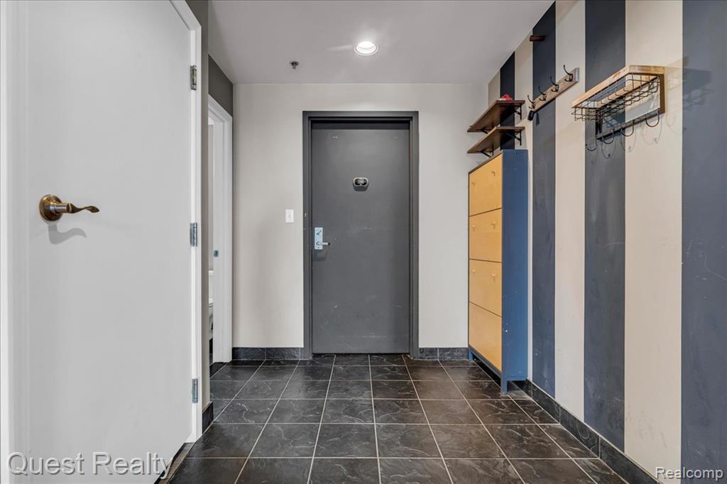 200 RIVER PLACE Drive, 11, Detroit, MI 48207 — Photo 4