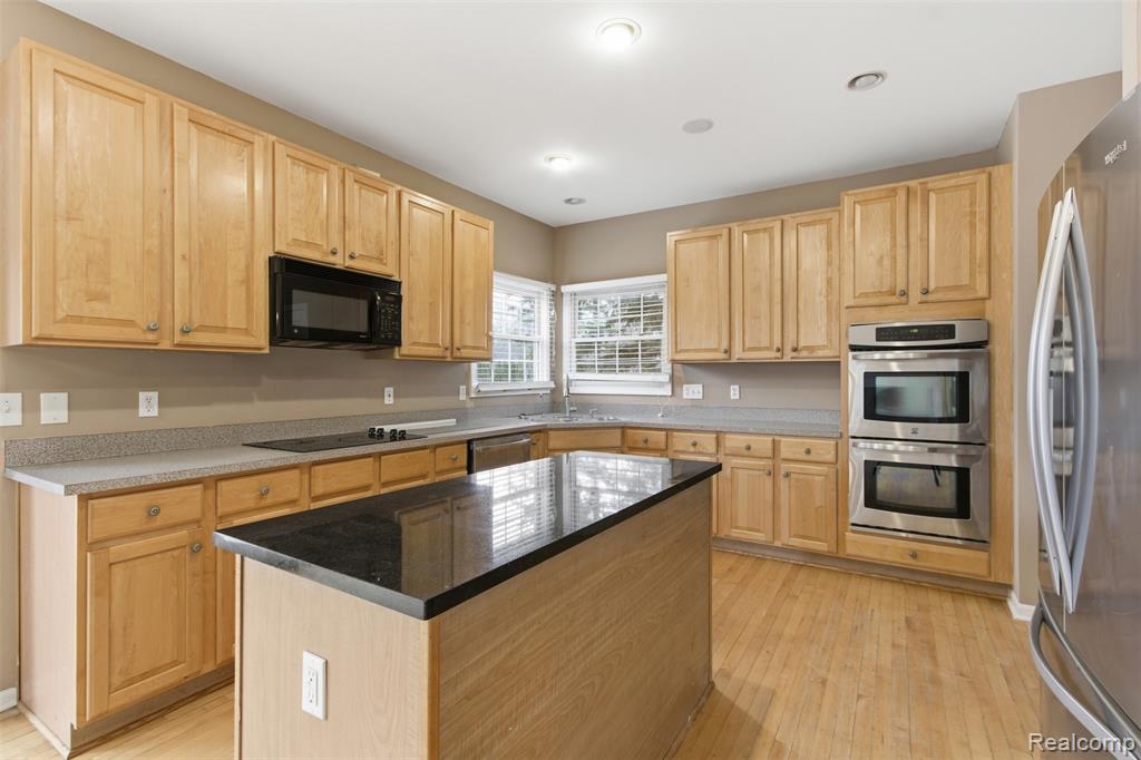 5139 Birkdale Drive, Commerce Twp, MI 48382 — Photo 20