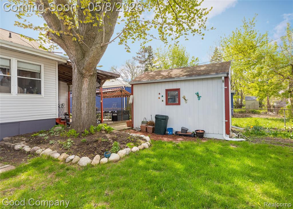 559 E Harry Avenue, Hazel Park, MI 48030 — Photo 31