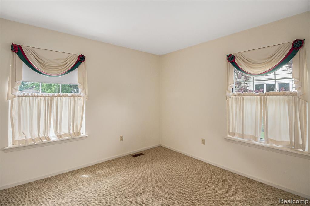 6392 McKenzie Drive, Flint, MI 48507 — Photo 21