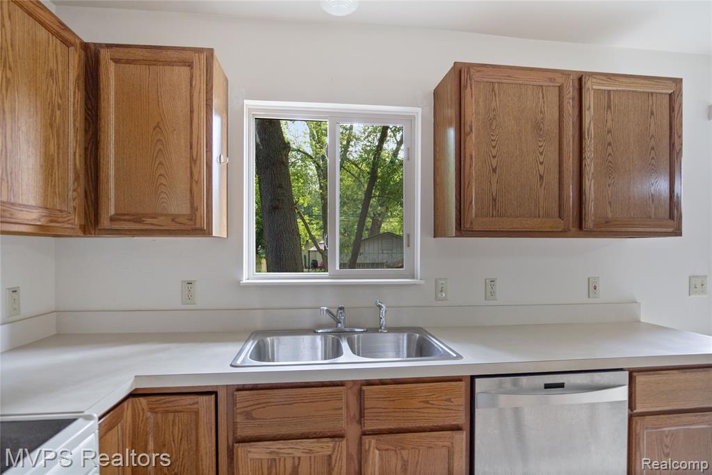 4636 Jerome Road, Clarkston, MI — Photo 6